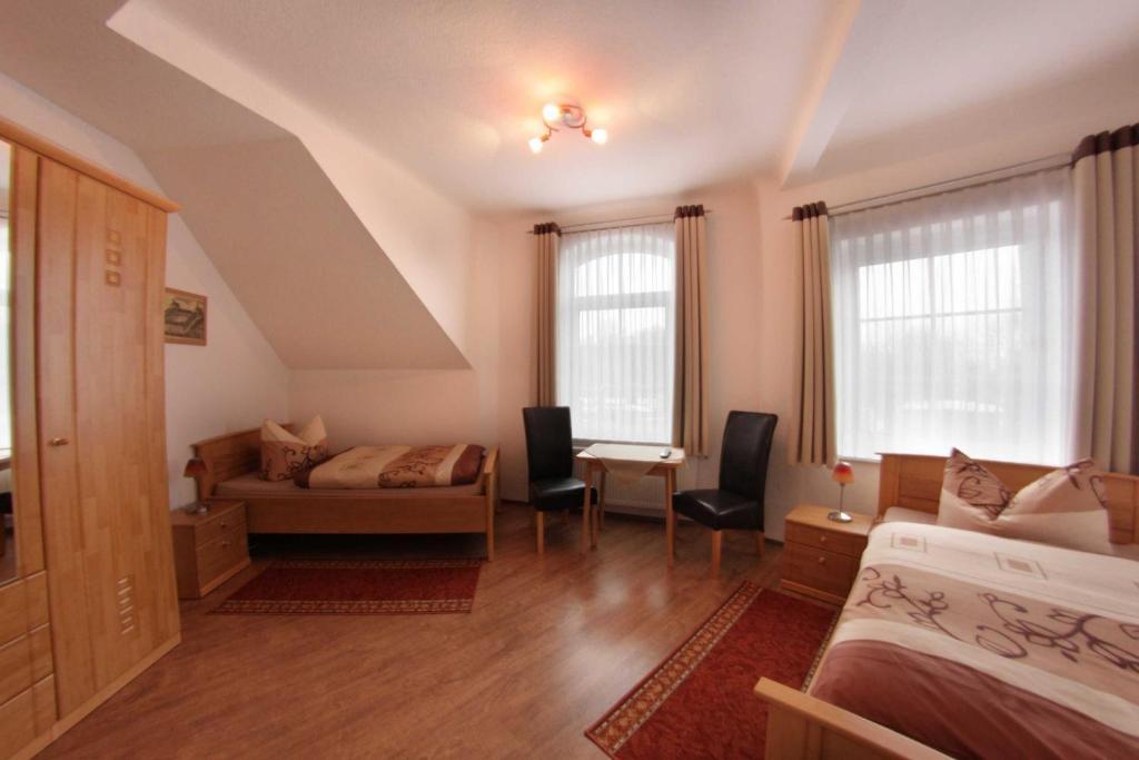 Pension Am Ostbahnhof Gotha Habitación foto